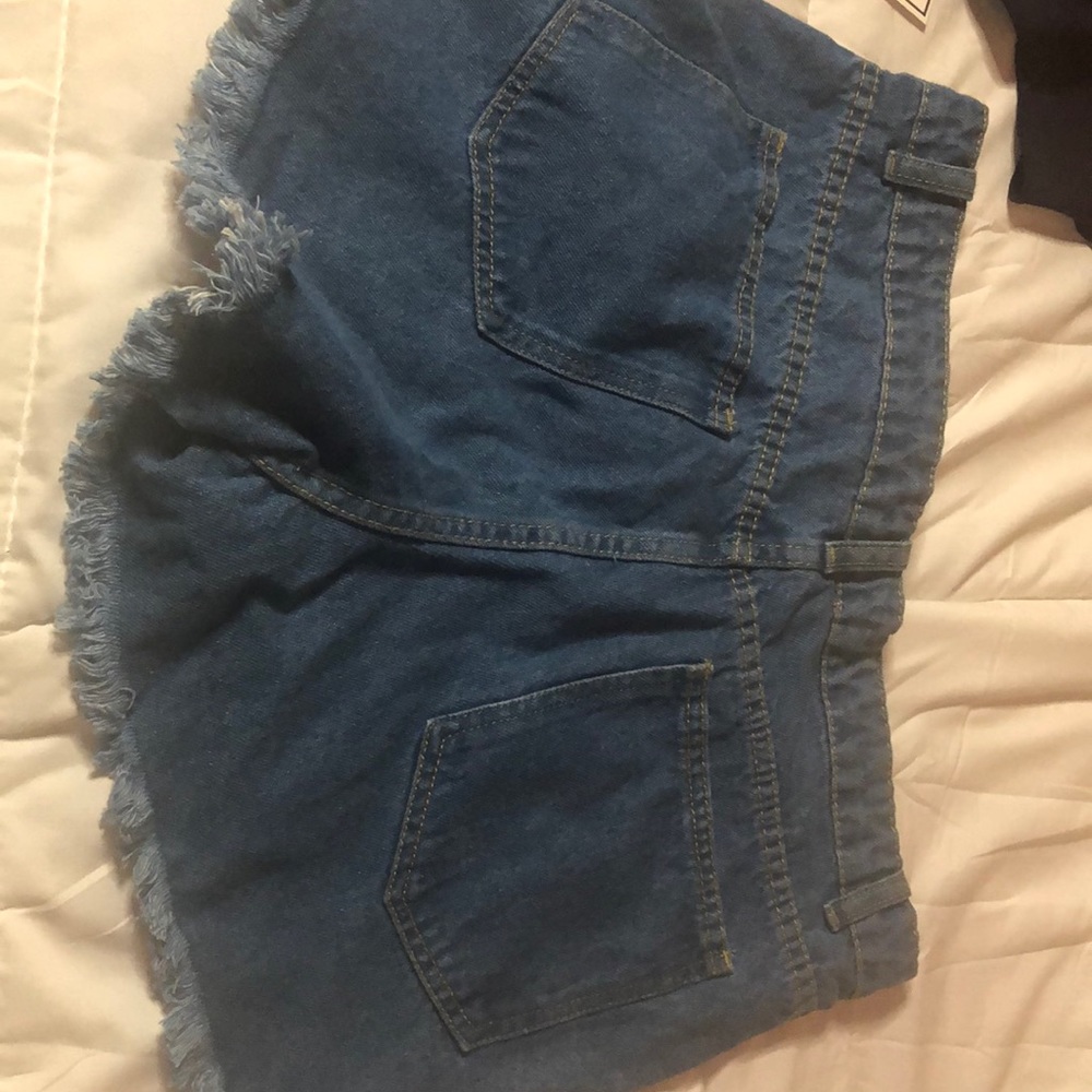 Shorts - Picture 2 of 4